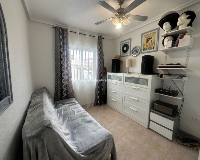 Image No.19-2 Bed Property for sale