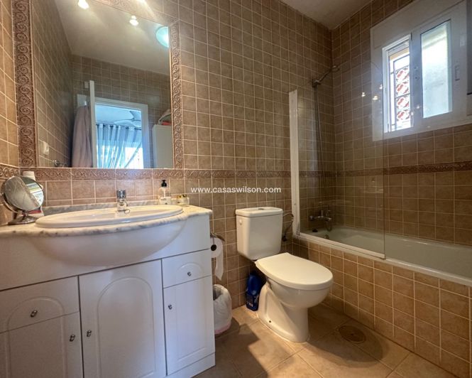 Image No.20-2 Bed Property for sale