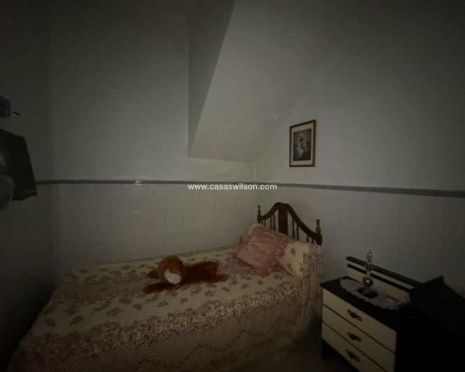 Image No.10-3 Bed House for sale