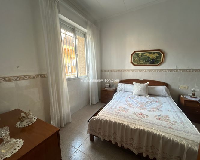 Image No.12-3 Bed House for sale