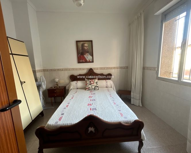 Image No.3-3 Bed House for sale