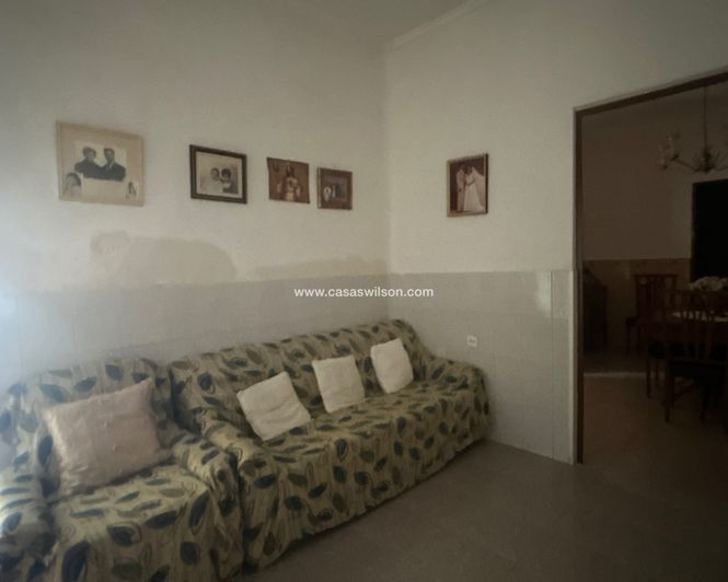 Image No.7-3 Bed House for sale