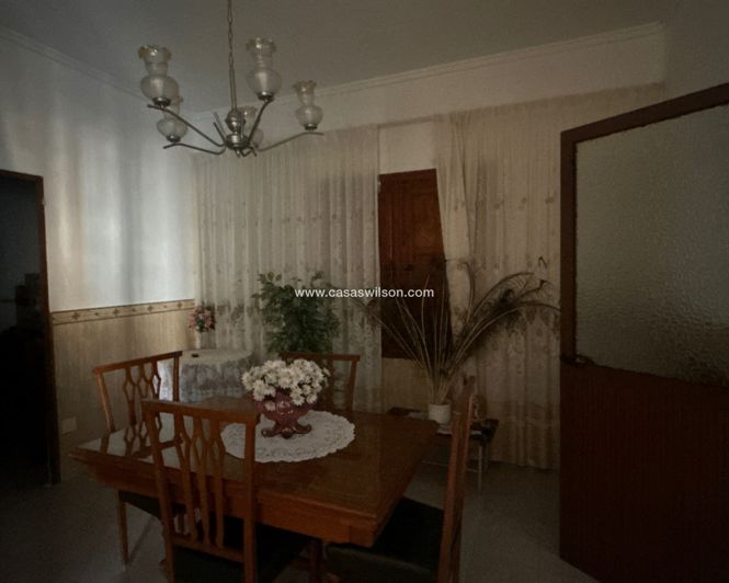 Image No.8-3 Bed House for sale