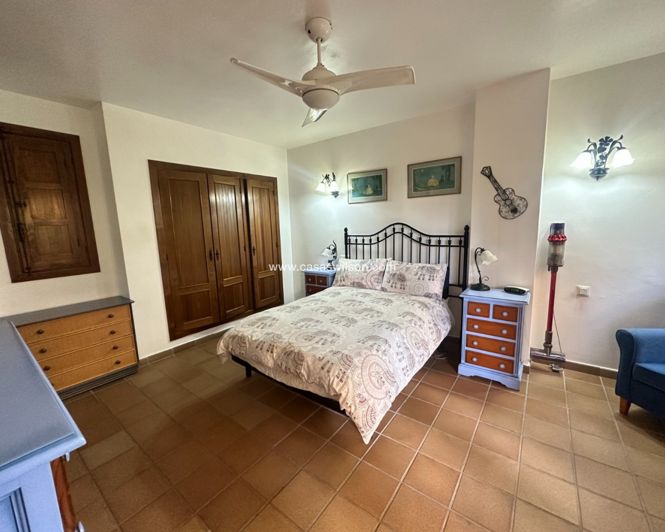 Image No.10-2 Bed Apartment for sale