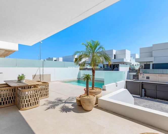 Image No.24-3 Bed Townhouse for sale