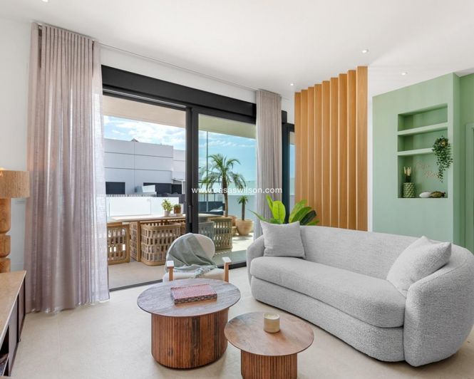 Image No.30-3 Bed Townhouse for sale