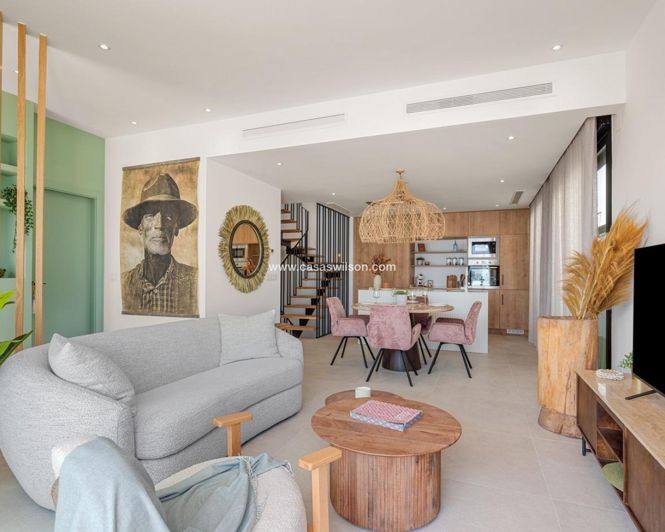 Image No.32-3 Bed Townhouse for sale