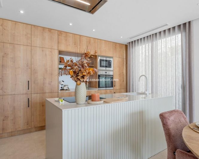 Image No.37-3 Bed Townhouse for sale