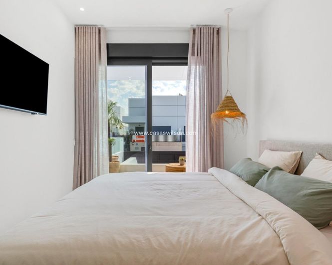 Image No.45-3 Bed Townhouse for sale