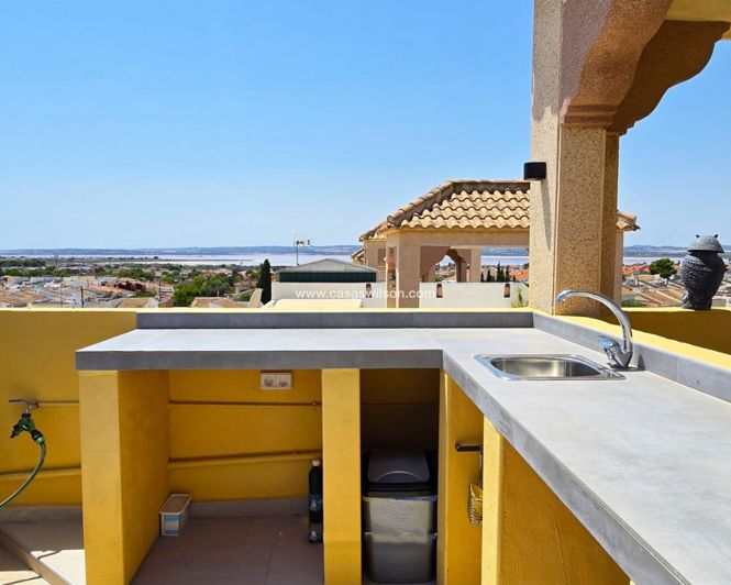 Image No.18-3 Bed Townhouse for sale