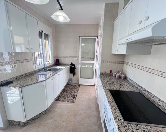 Image No.10-3 Bed Property for sale