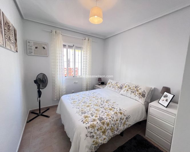 Image No.12-3 Bed Property for sale