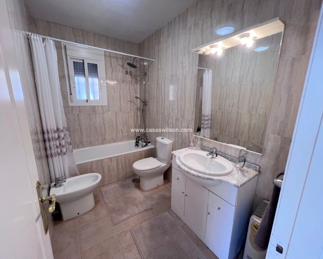 Image No.14-3 Bed Property for sale