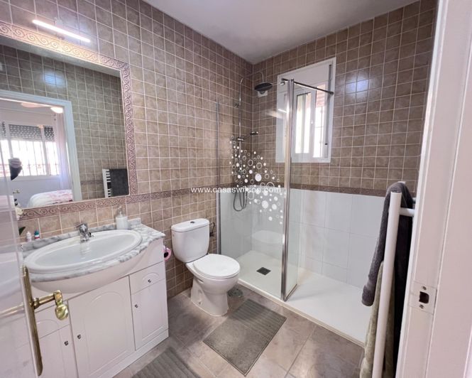 Image No.19-3 Bed Property for sale