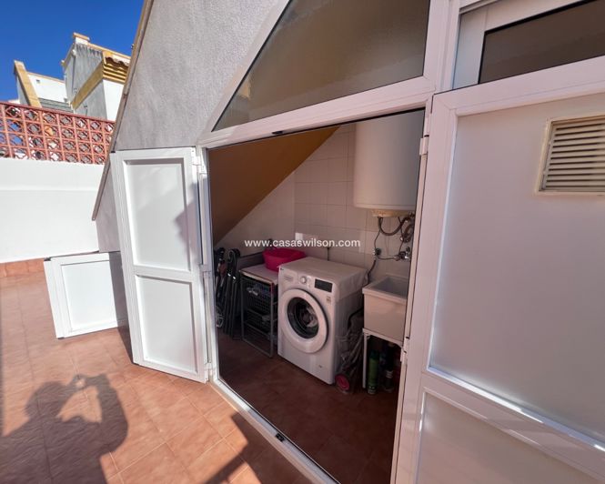 Image No.21-3 Bed Property for sale