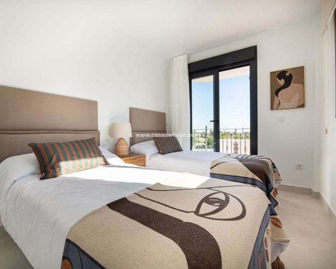 Image No.13-3 Bed Townhouse for sale