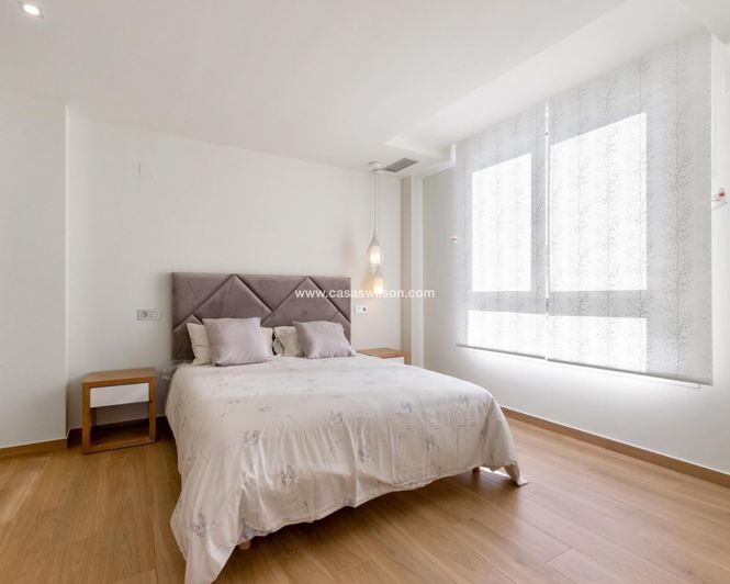 Image No.10-3 Bed Villa for sale