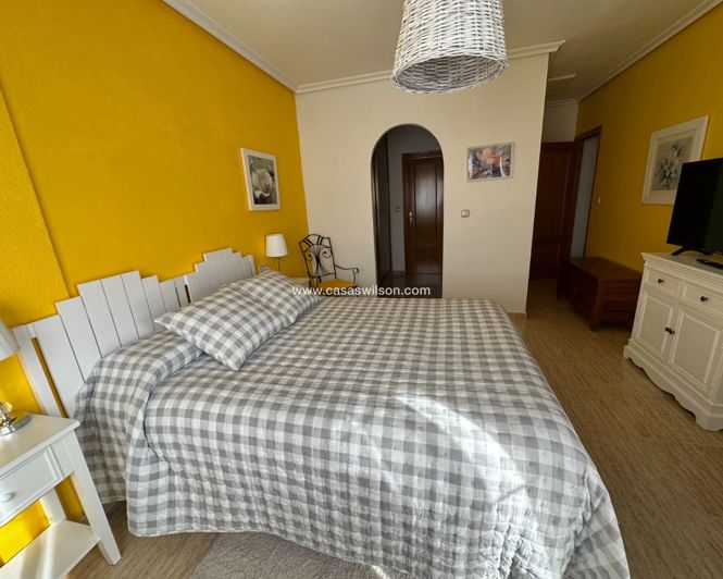 Image No.13-3 Bed Townhouse for sale