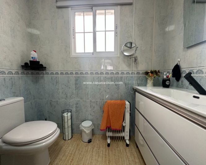 Image No.17-3 Bed Townhouse for sale