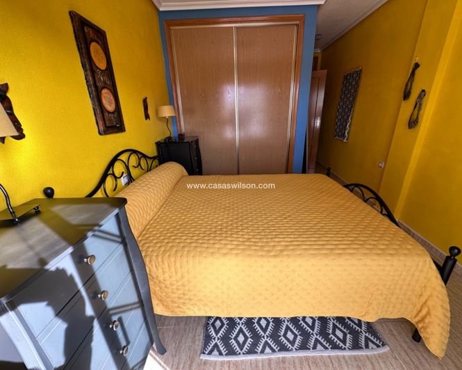 Image No.21-3 Bed Townhouse for sale