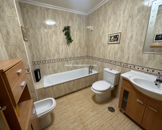 Image No.24-3 Bed Townhouse for sale