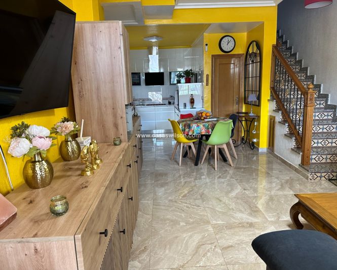 Image No.6-3 Bed Townhouse for sale