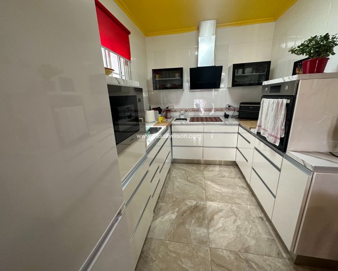 Image No.8-3 Bed Townhouse for sale