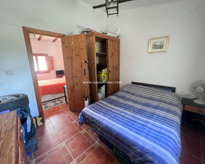 Image No.14-2 Bed Property for sale