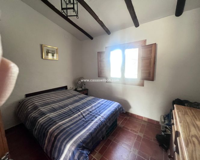 Image No.15-2 Bed Property for sale