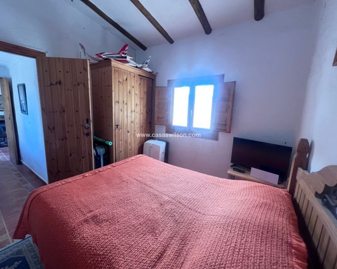 Image No.17-2 Bed Property for sale