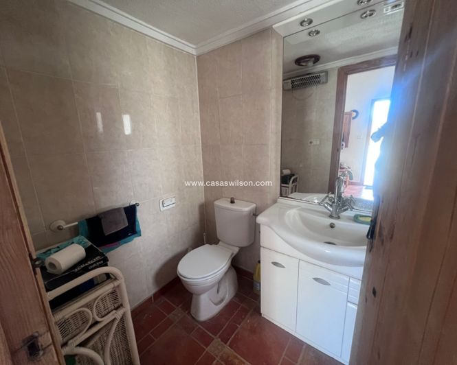 Image No.20-2 Bed Property for sale