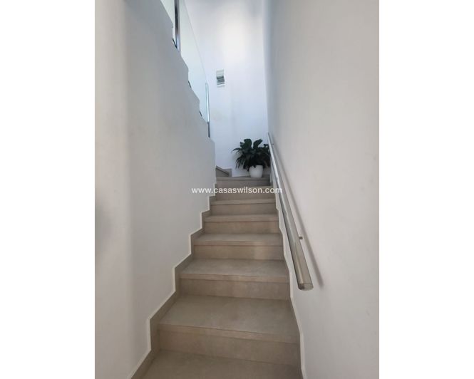 Image No.14-2 Bed Townhouse for sale