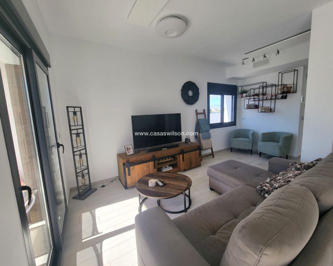 Image No.5-2 Bed Townhouse for sale