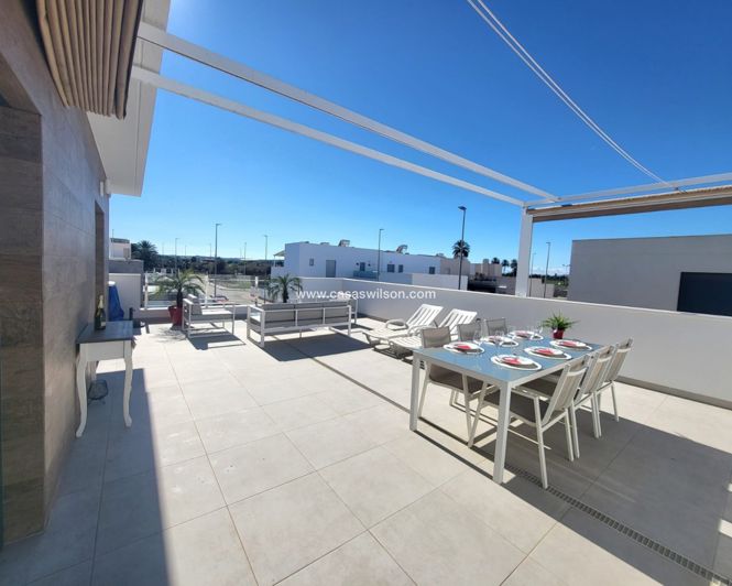 Image No.8-2 Bed Townhouse for sale