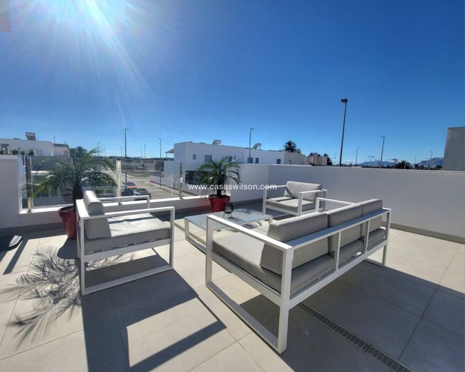 Image No.9-2 Bed Townhouse for sale