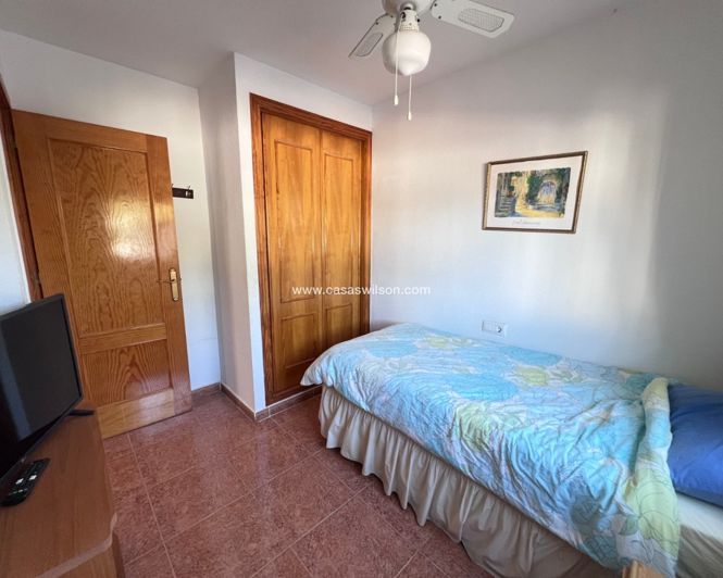 Image No.17-3 Bed House for sale