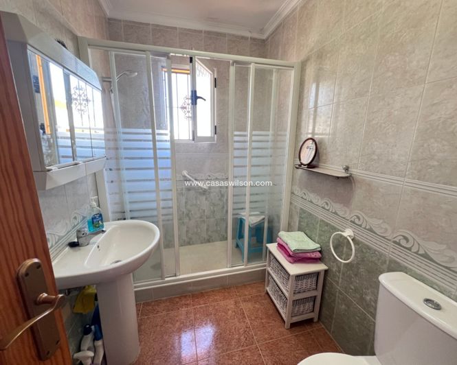 Image No.20-3 Bed House for sale