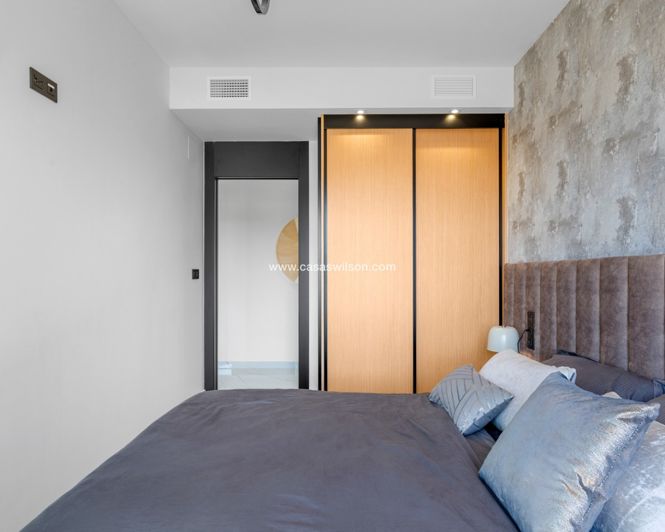 Image No.21-3 Bed Apartment for sale