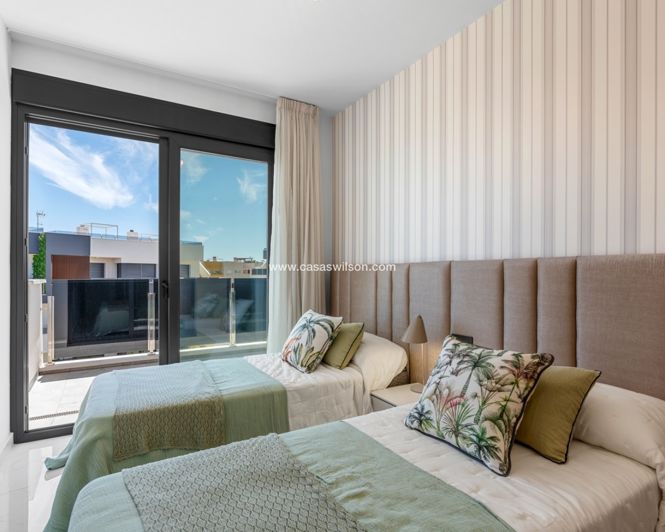 Image No.23-3 Bed Apartment for sale