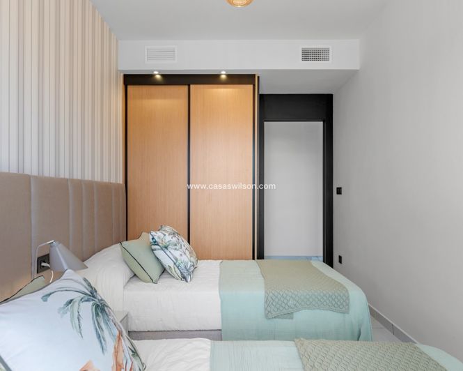 Image No.24-3 Bed Apartment for sale