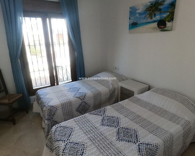 Image No.11-3 Bed Townhouse for sale