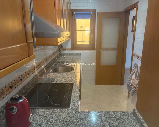 Image No.13-3 Bed Townhouse for sale