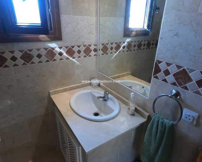 Image No.16-3 Bed Townhouse for sale
