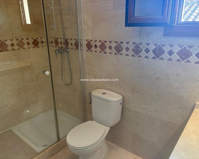 Image No.19-3 Bed Townhouse for sale