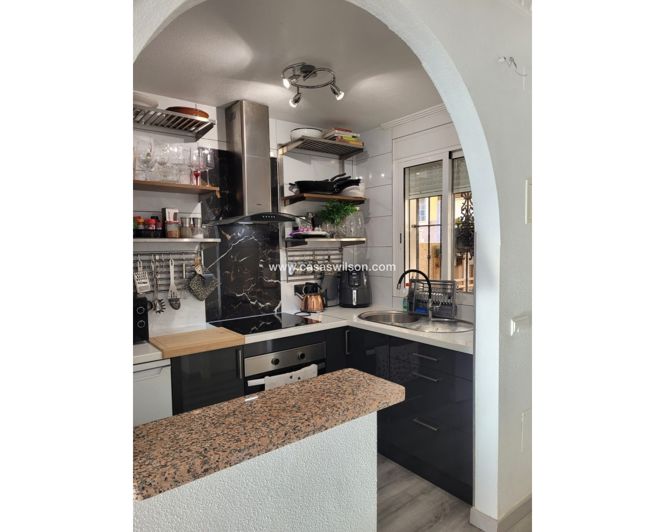 Image No.7-2 Bed Townhouse for sale