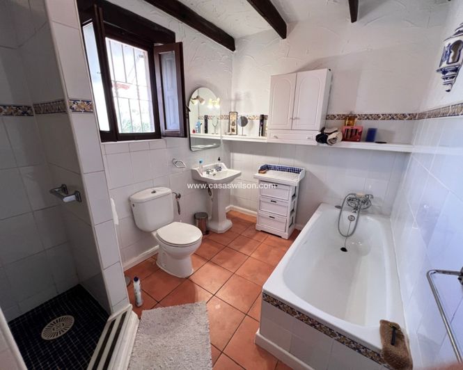 Image No.8-2 Bed Property for sale