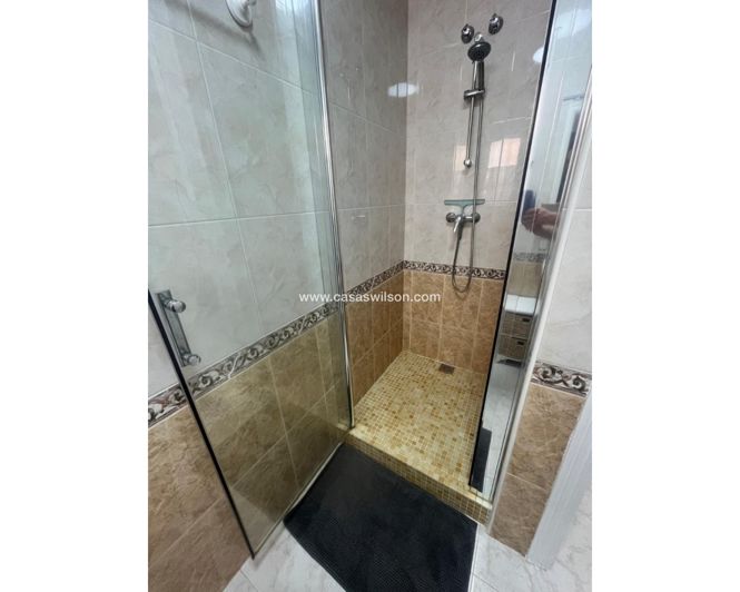 Image No.12-2 Bed Townhouse for sale