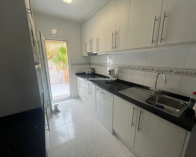 Image No.14-2 Bed Townhouse for sale