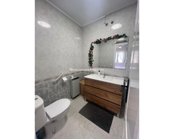 Image No.18-2 Bed Townhouse for sale