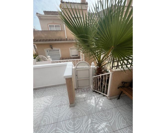 Image No.7-2 Bed Townhouse for sale